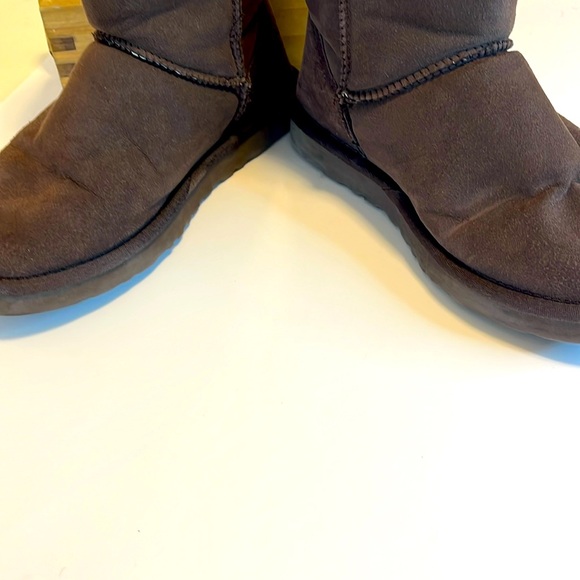 UGG Boots: S-9 - Picture 8 of 12